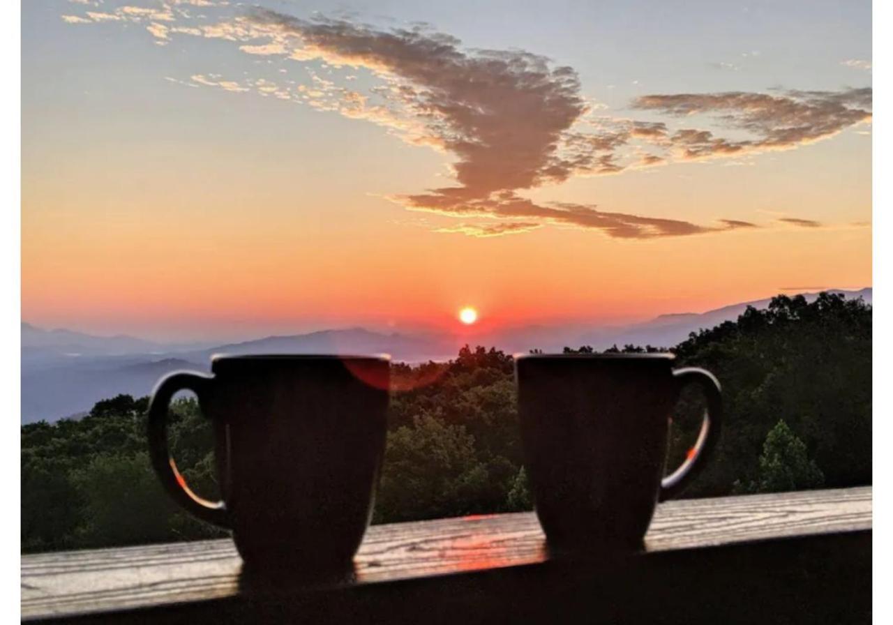 Wow Views!!-Mountain Escape-Outdoor Pool-Close To Downtown-Wifi-Cable-Private Balcony Гатлинбург Экстерьер фото