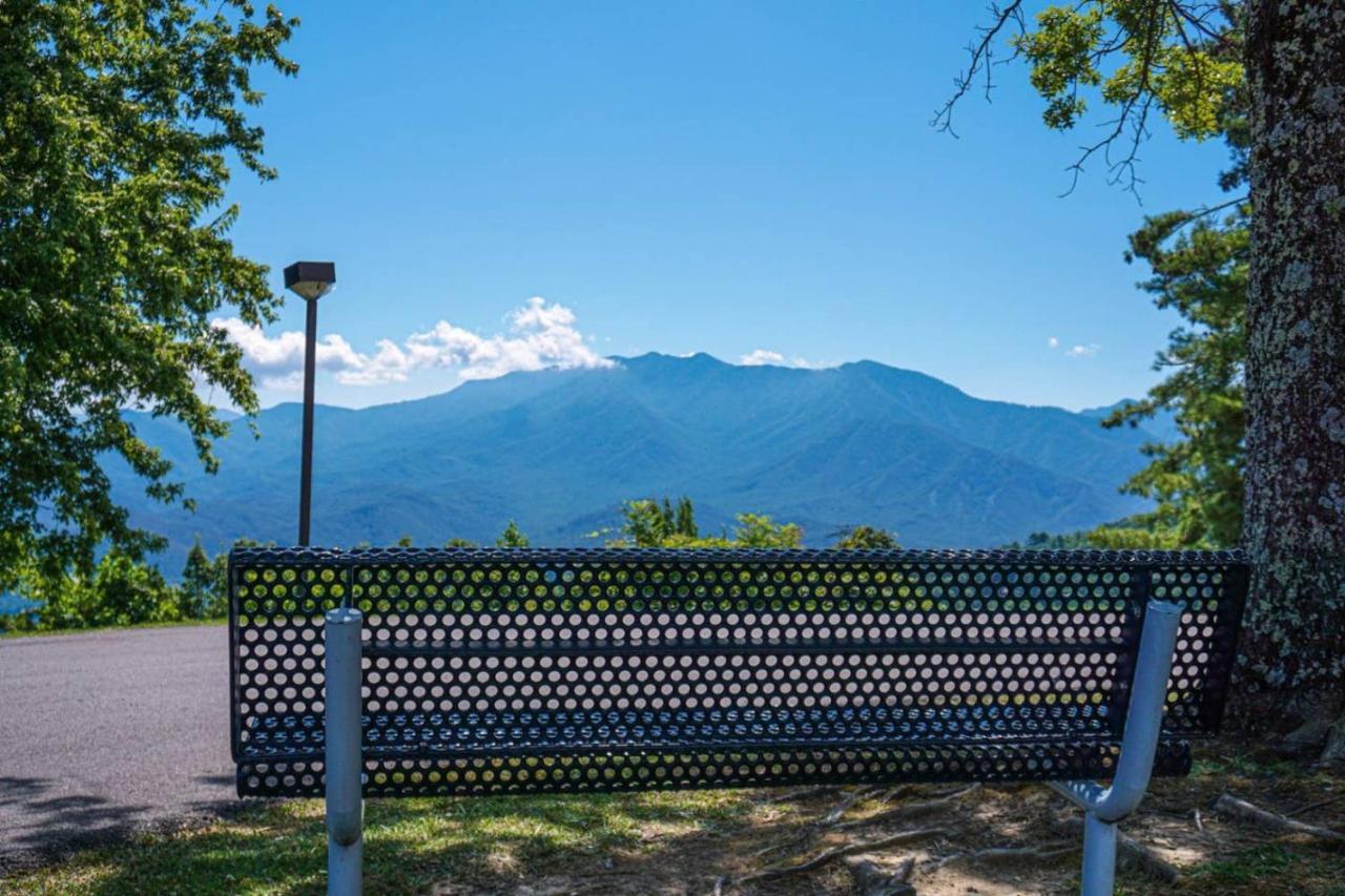Wow Views!!-Mountain Escape-Outdoor Pool-Close To Downtown-Wifi-Cable-Private Balcony Гатлинбург Экстерьер фото